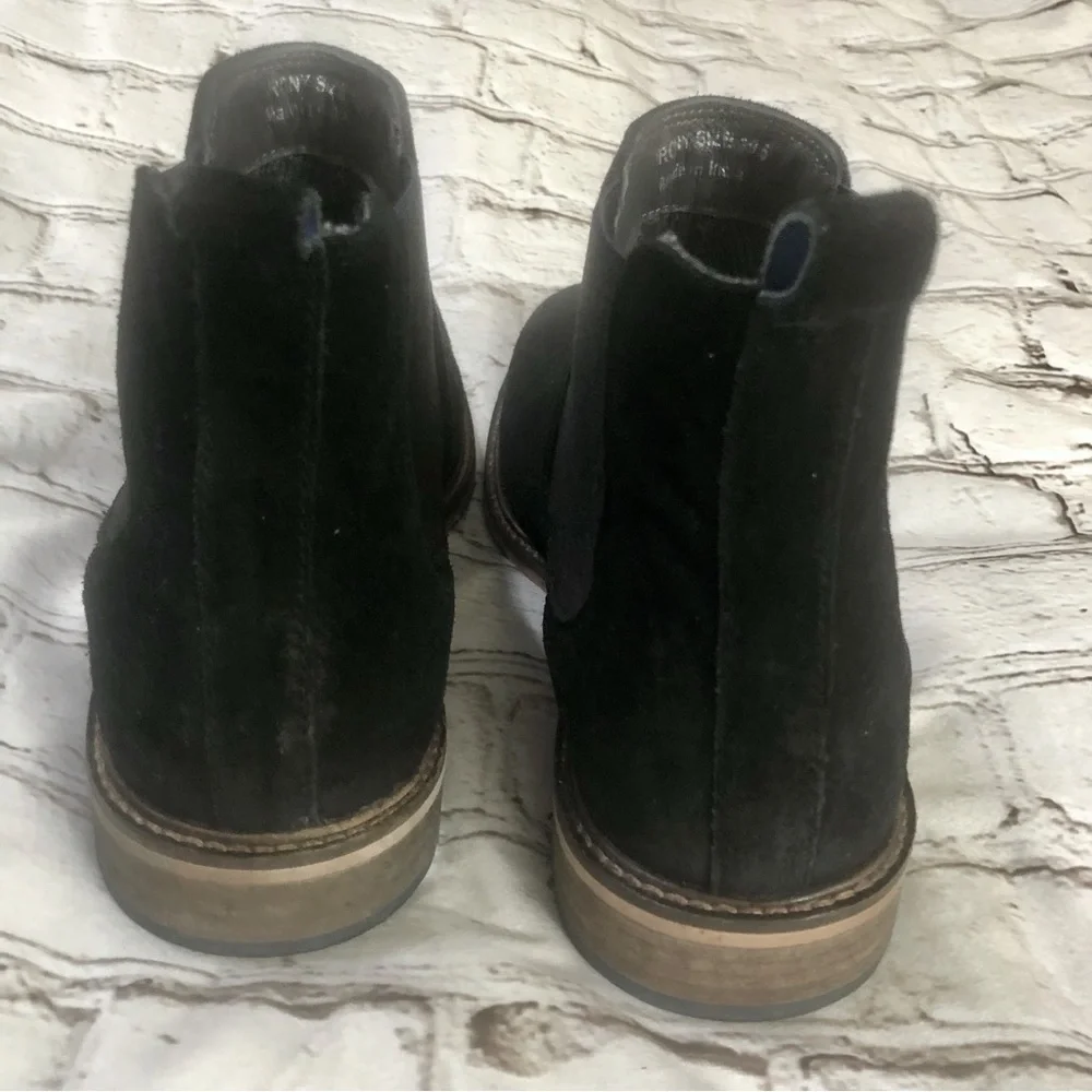 Modern Fiction preowned worn